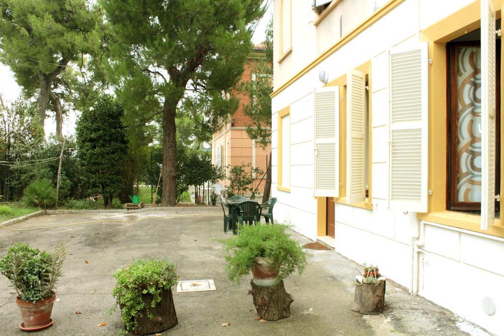 Pino Marittimo Bed & Breakfast Чивитанова Марке Екстериор снимка